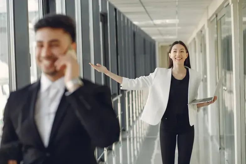 現場をまとめる役